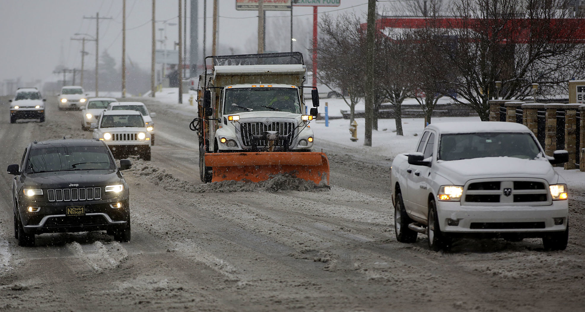 Snow falls on Tulsa area, northeast Oklahoma